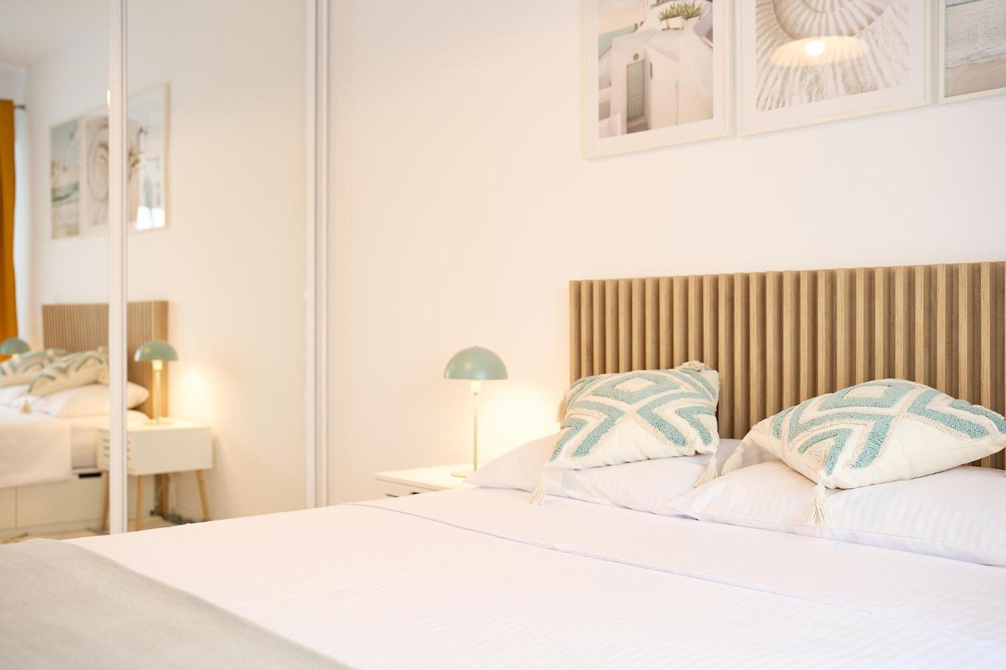 Moon Plaza Deluxe Studios Bukarest Eksteriør billede